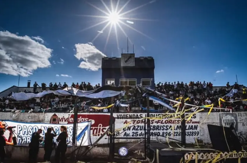 Así es la cancha de Cemento Armado de Azul. (Foto: @nicomurciav).
