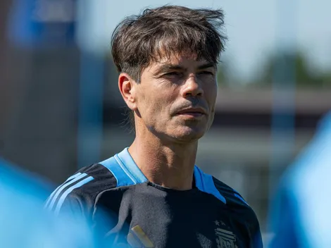 Maradona lo llevó al Mundial 2010 y le dedicaron una famosa bandera, tras el retiro se dedicó a los autos y ahora trabaja en la Selección