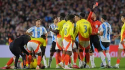 Enzo Fernández se fue expulsado ante Colombia.