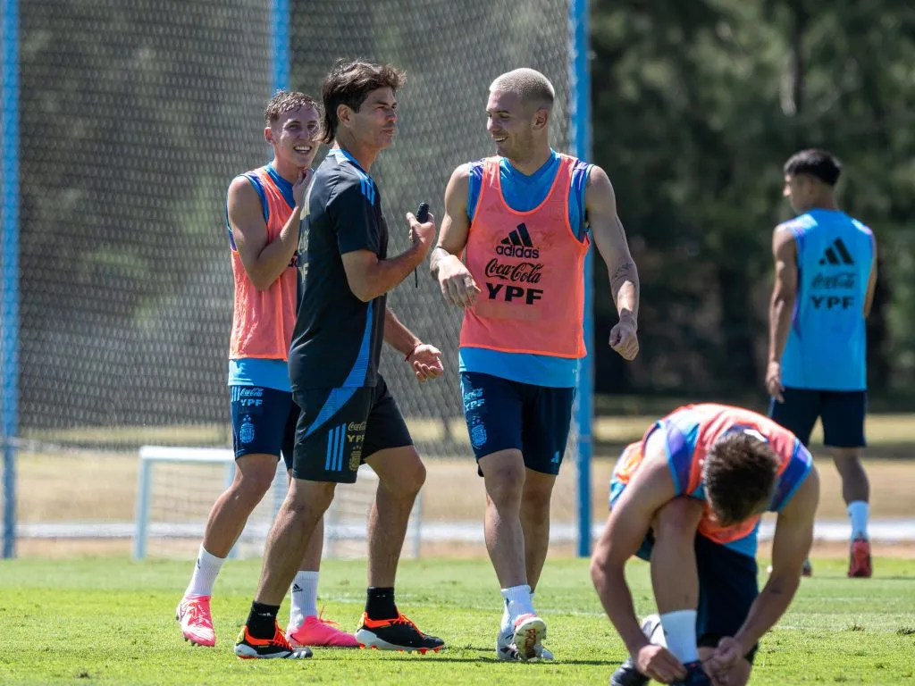 Garcé en el predio de la AFA, trabajando con los Juveniles. Foto: AFA.