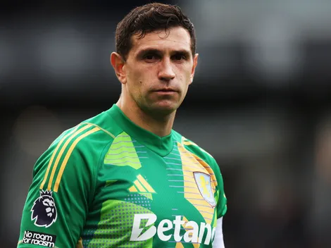 Dibu Martínez recibió una oferta para irse de la Premier League y jugar Champions