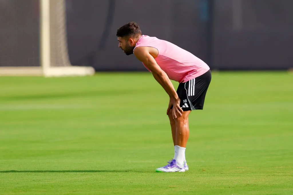 Jordi Alba no pudo entrenarse a la par del grupo en las últimas sesiones.