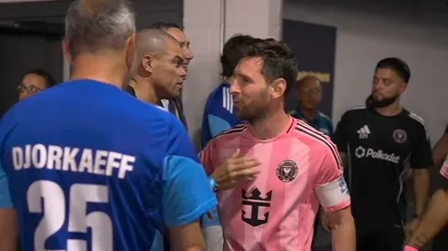 Pepe quiso saludar a Lionel Messi con un beso en el cachete, pero el argentino solo le estrechó su mano.