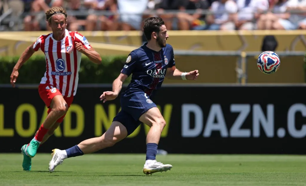 Marcos Llorente y Khvicha Kvaratskhelia en el duelo entre Atlético de Madrid y París Saint-Germain en el Mundial de Clubes. (Getty Images)