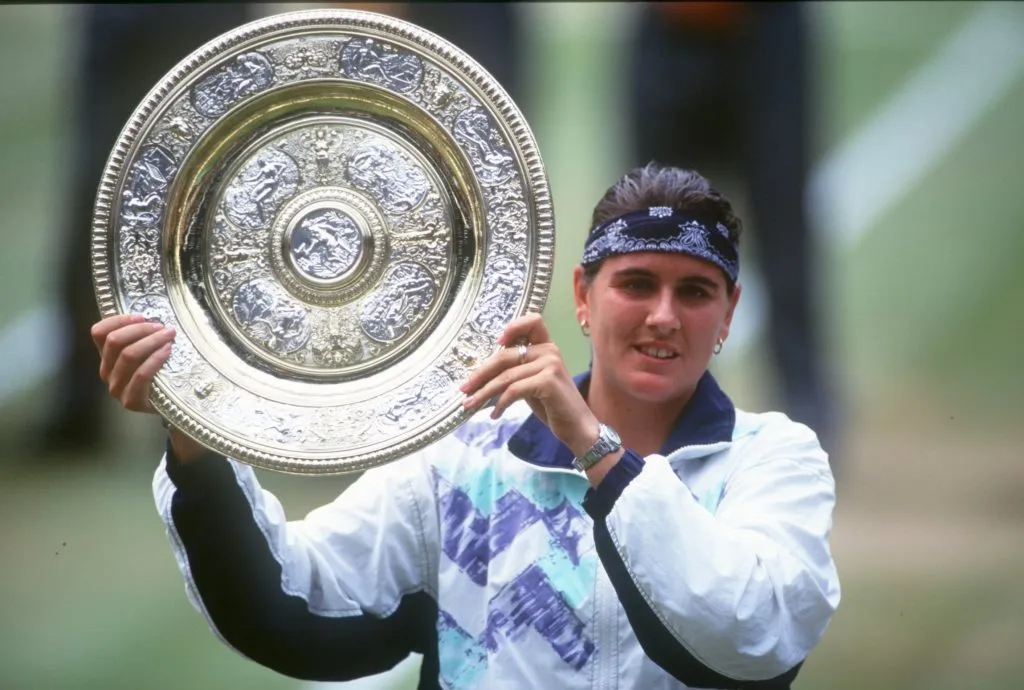Martínez con el trofeo de Wimbledon de 1994. (Foto: Getty).