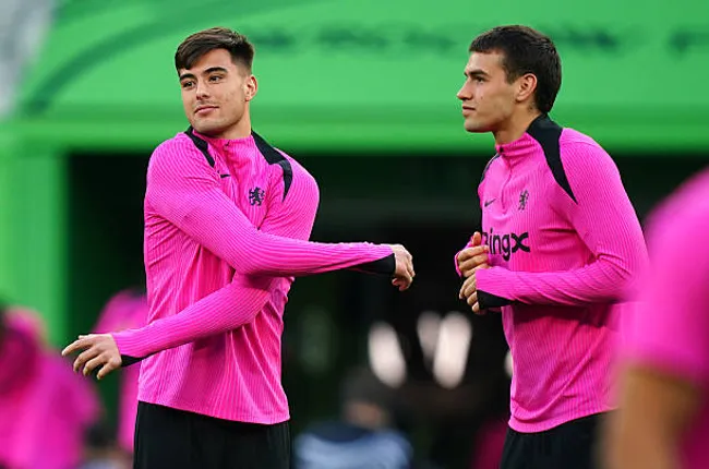 Anselmino todavía espera su oportunidad en Chelsea.