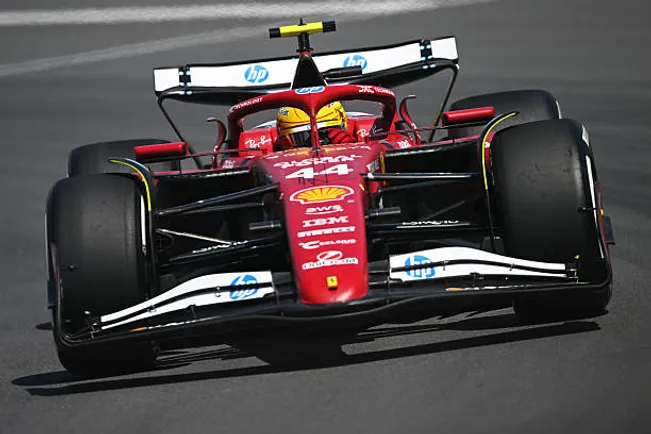 Hamilton no está contento con la falta de actualizaciones y reconoció que hay algo más sucediendo en Ferrari.