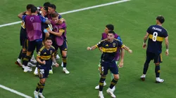 Los jugadores de Boca celebran el gol de Battaglia.