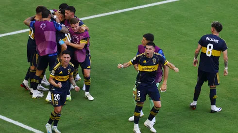 Los jugadores de Boca celebran el gol de Battaglia.
