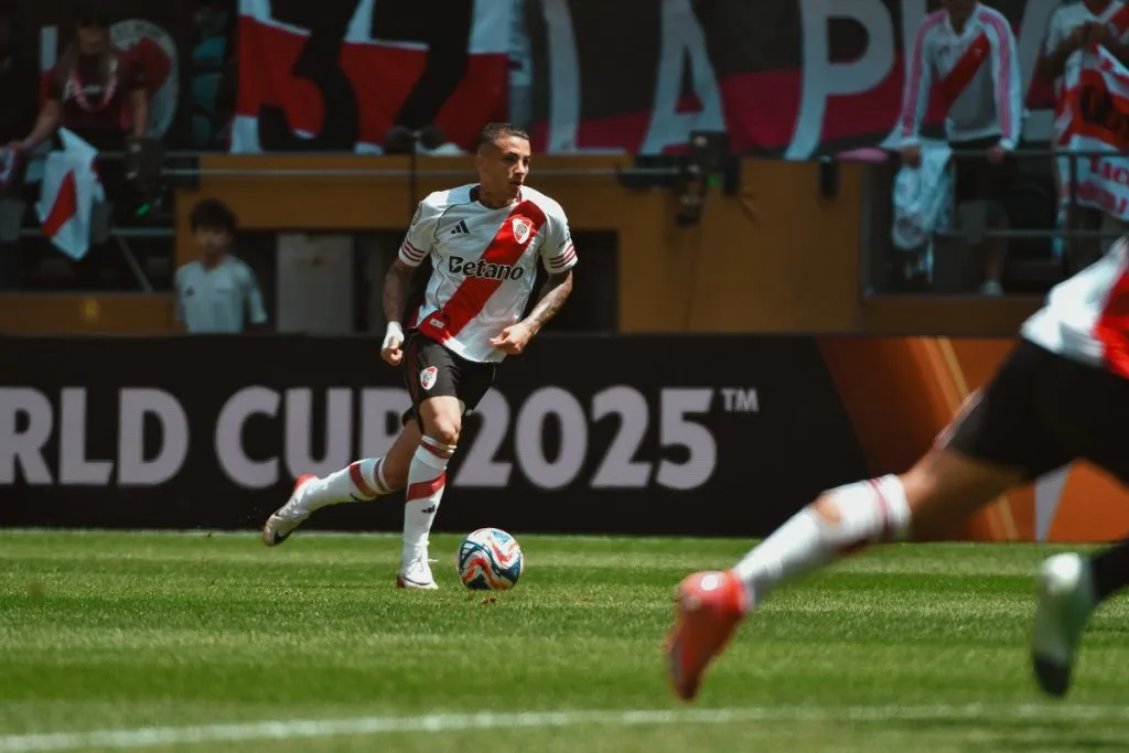 Kevin Castaño con la pelota. (Foto: Prensa River)