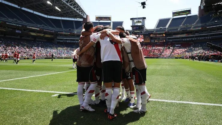 Los jugadores de River festejando uno de los goles.