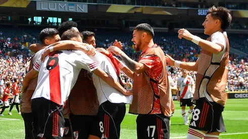 Los jugadores de River celebran el gol ante Urawa.