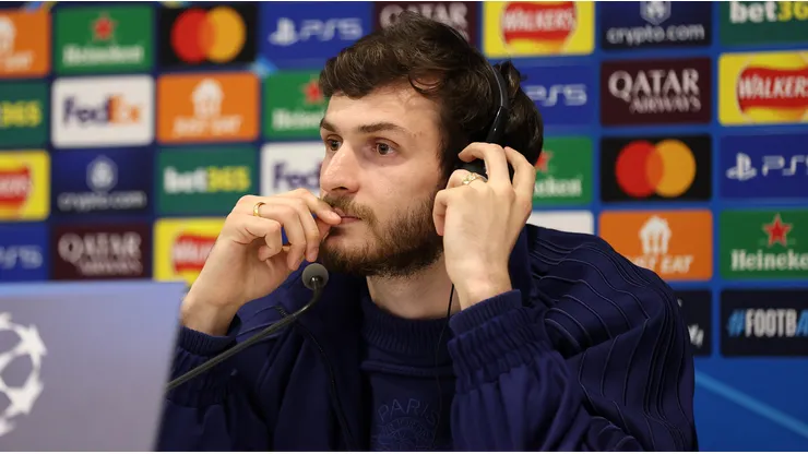 Khvicha Kvaratskhelia eligió al mejor entre Lionel Messi y Cristiano Ronaldo: "De otro planeta"