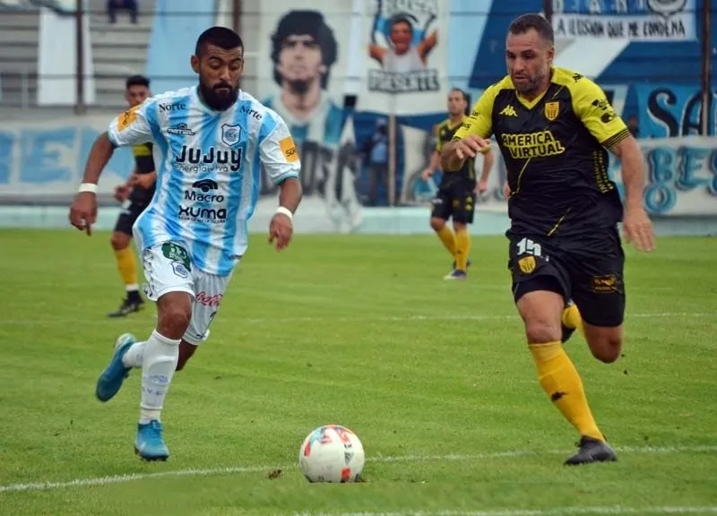 Jugó en Santamarina hasta los 40 años. Foto Santamarina.