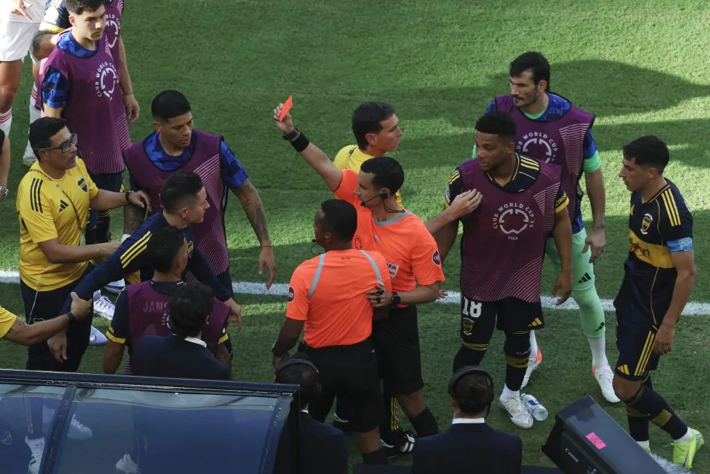 La expulsión de Ander Herrera durante el encuentro entre Boca Juniors y SL Benfica por la primera fecha del grupo C del Mundial de Clubes 2025. (Getty Images)