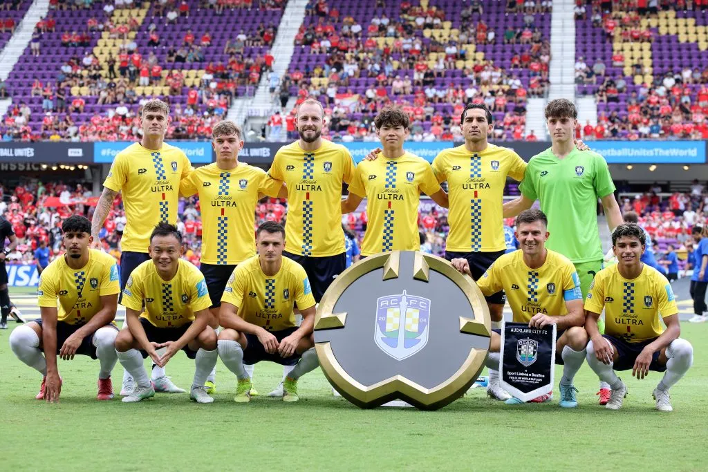 El equipo titular de Auckland City en el encuentro ante SL Benfica por la segunda jornada del Mundial de Clubes 2025. (Getty Images)