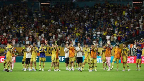 El equipo de Boca saluda a la hinchada.