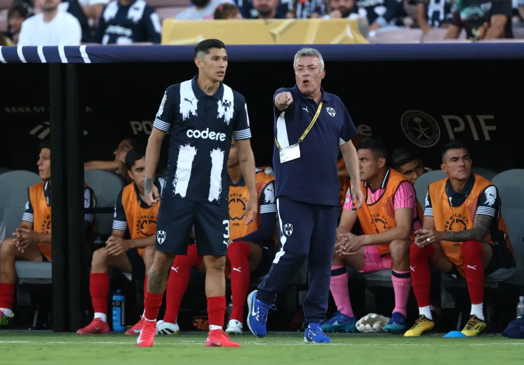 Domenec Torrent trabaja para llevar a Monterrey a los octavos de final del Mundial de Clubes.