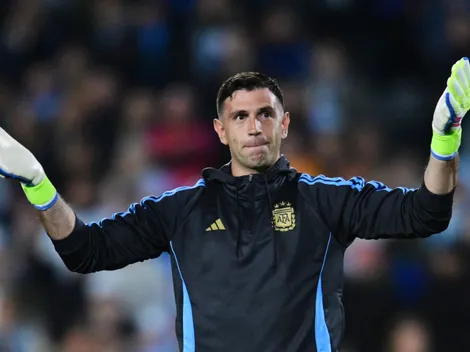 Los motivos extradeportivos por los que Amorim considera a Dibu Martínez el arquero ideal