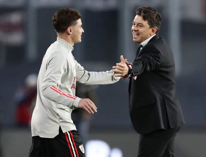 Julián Álvarez y Marcelo Gallardo en River. (Alejandro PAGNI/AFP)