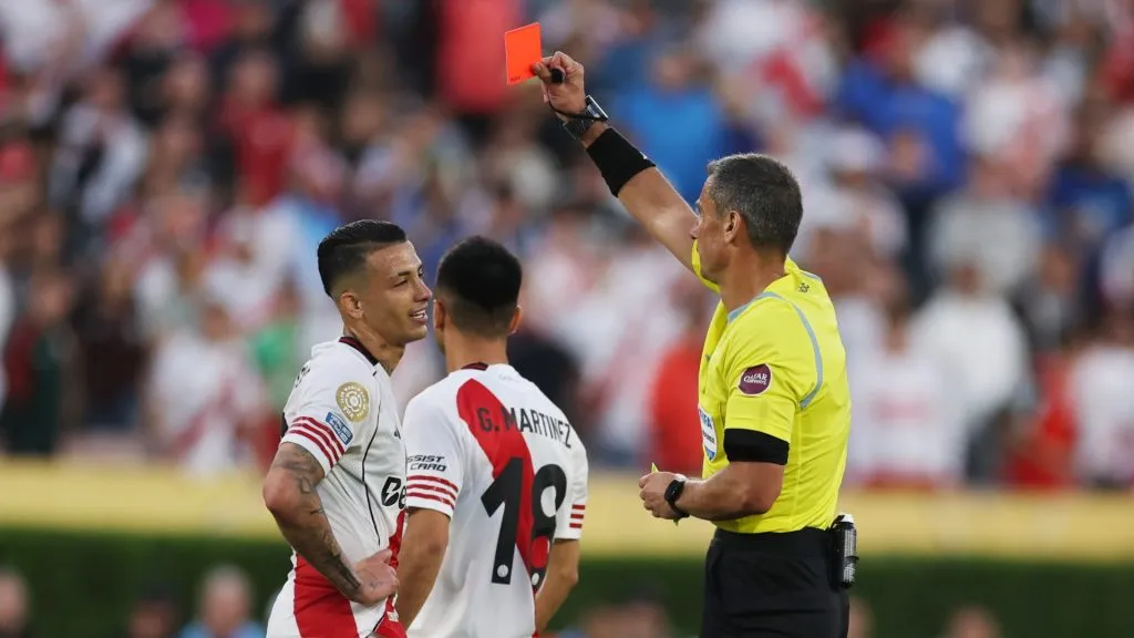 La expulsión de Kevin Castaño. (Foto: Getty).