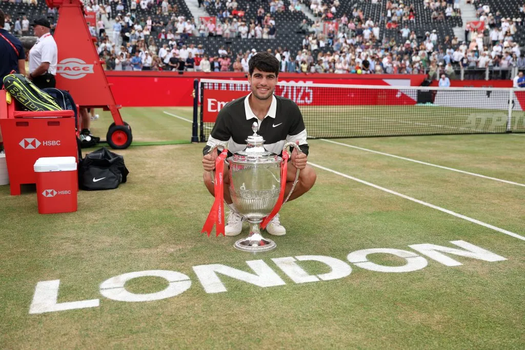 Alcaraz sumó su quinto título al hilo de la temporada e irá en búsqueda de repetir Wimbledon (Getty Images),
