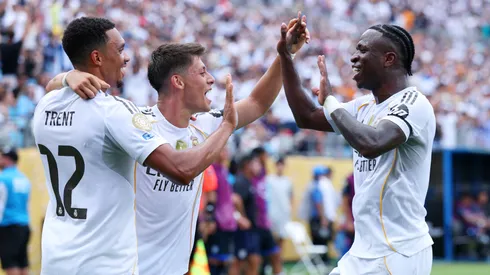 Vinícius, Arda Guler y Trent Alexander-Arnold, jugadores de Real Madrid ante Pachuca. (Getty Images)