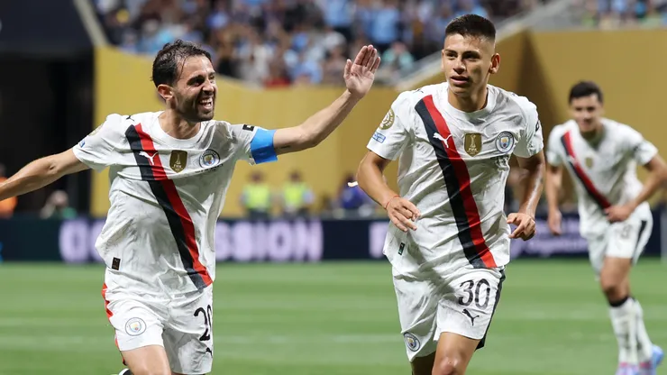 Echeverri estiró la cuenta para Manchester City.