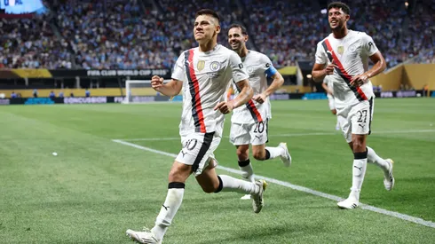 La celebración de Claudio Echeverri.