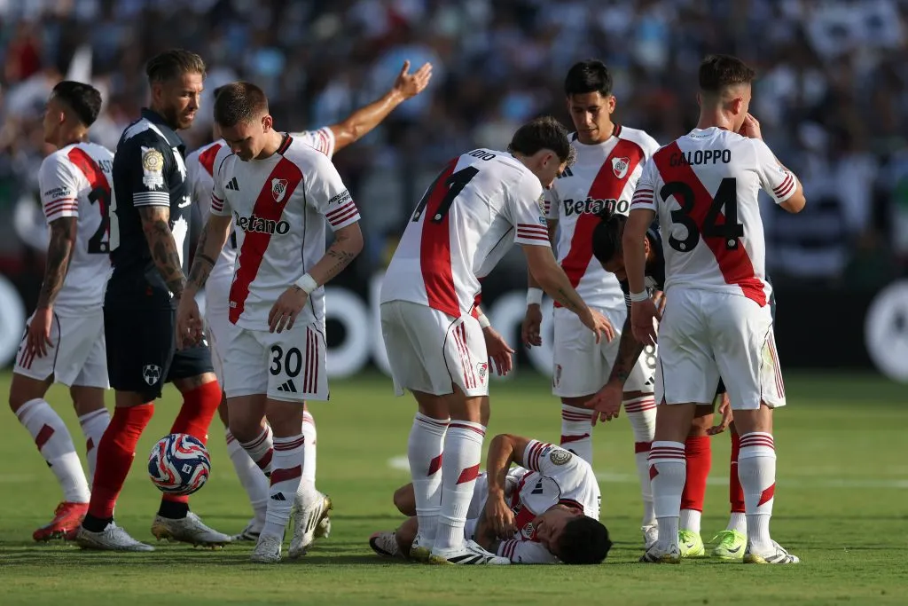 Montiel quedó en el piso tras una mala caída. (Foto: Getty).