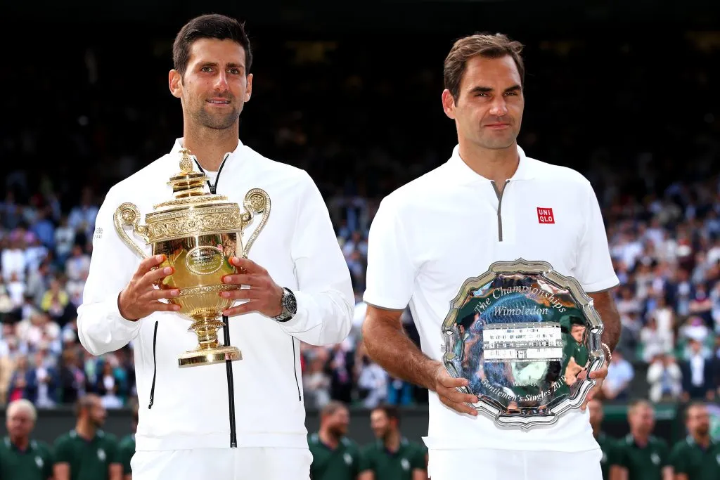 Djokovic y Federer tras la final de Wimbledon 2019. (Foto: Getty).