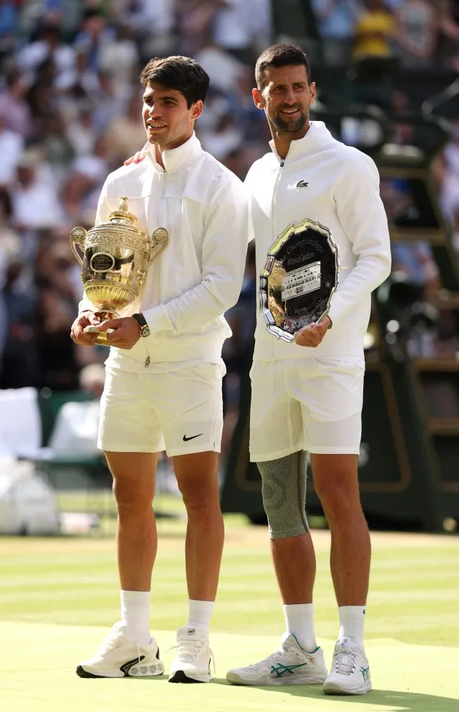 Alcaraz y Djokovic tras la final de Wimbledon 2024. (Foto: Getty).