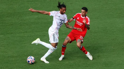 Michael Olisé se arrimó a Ángel Di María para pedirle la camiseta tras el Benfica 1 - Bayern Munich 0.