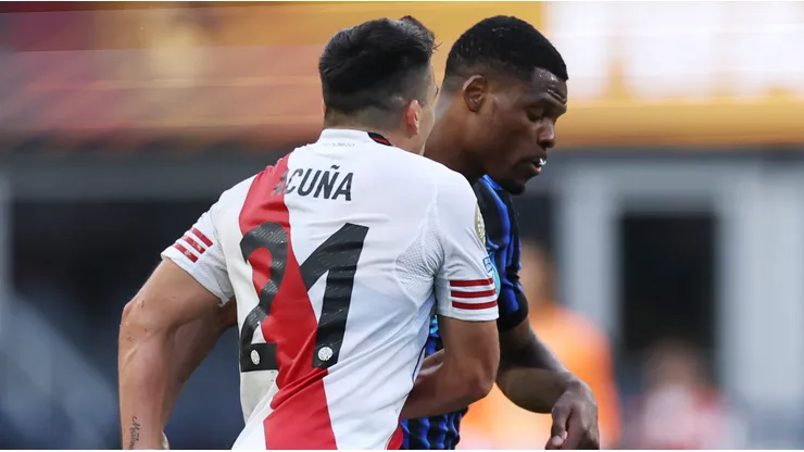 No se vio en TV: el gesto de Acuña que desató la furia de Dumfries en River vs. Inter