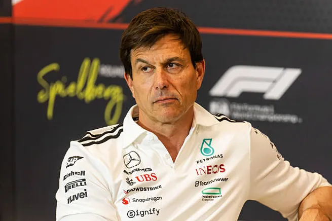 Toto Wolff confirmó que Mercedes está explorando lo que hará Verstappen de su futuro.