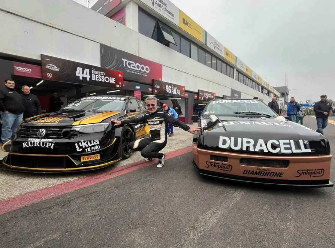 Bessone y sus dos amores: el SUV actual y la Fuego histórica. Foto IG Bessone