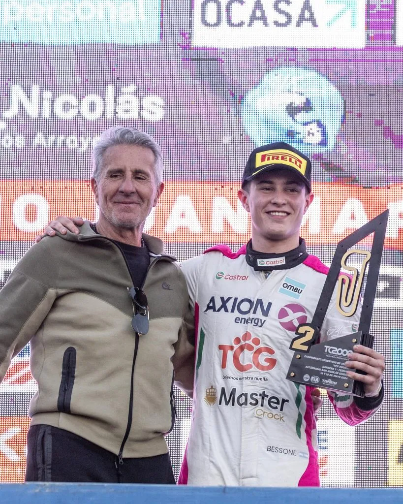 En el final de temporada del SuperTC 2000 con Figgo, su hijo. Foto Figgo Bessone.