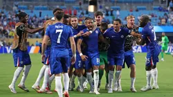 Los jugadores de Chelsea tras la victoria ante Benfica por los octavos de final del Mundial de Clubes. (Getty Images)
