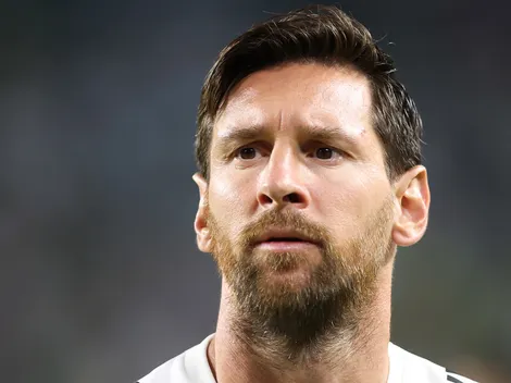 Messi posó con la camiseta de otro club, a horas de poder firmar un preacuerdo