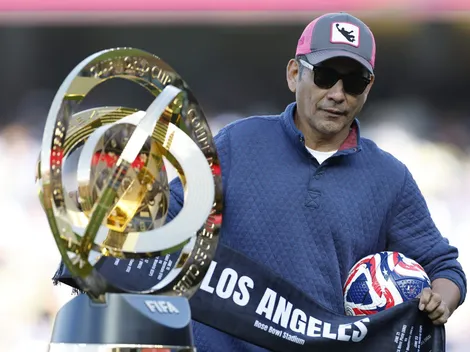 Disputó tres Mundiales, fue arquero y delantero, y volverá con 58 años para jugar por primera vez en Europa