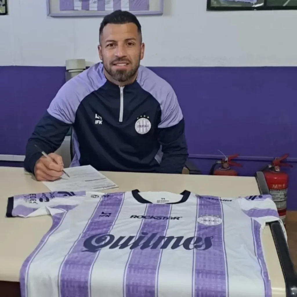 Canteros firmó y al otro día jugó como tiutlar. Foto Sacachispas.