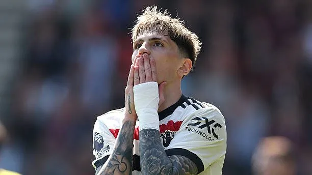 Garnacho se va quedando sin opciones en la Premier League. (Photo by Ryan Pierse/Getty Images)