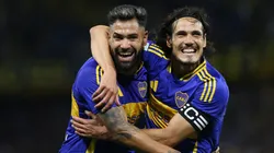 Milton Giménez, delantero de Boca Juniors junto a Edinson Cavani. (Getty Images)