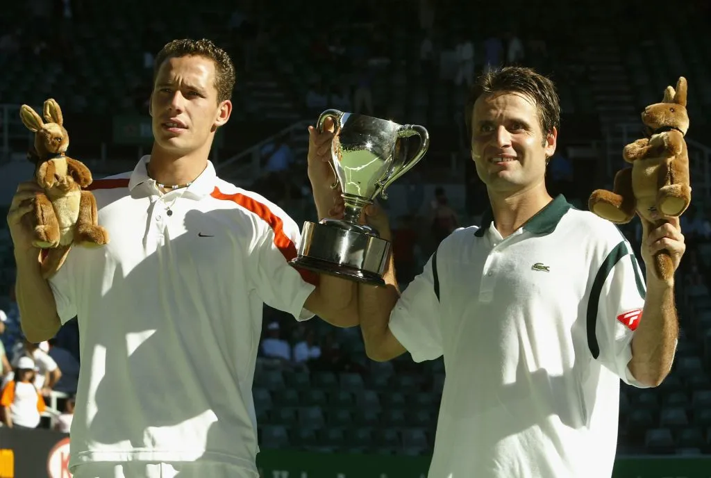 Llodra y Santoro, tras ganar el Abierto de Australia de 2004. (Foto: Getty).