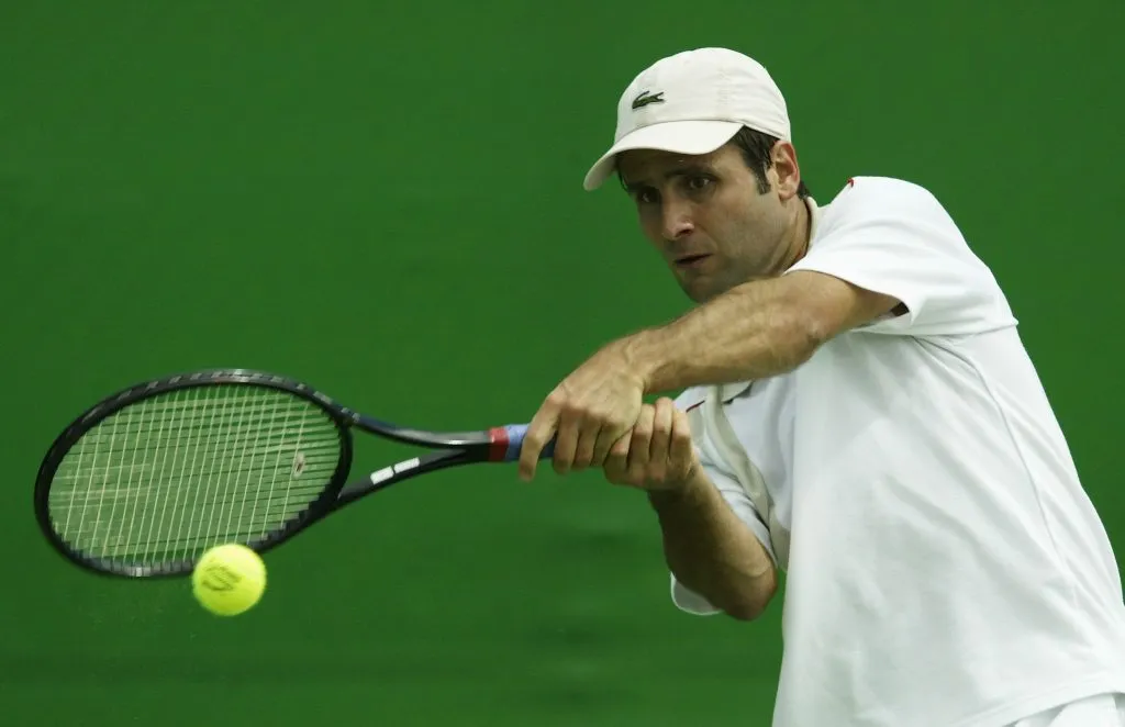 Santoro y un drive a dos manos que fue su marca registrada. (Foto: Getty).