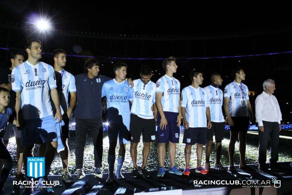 Celebrando el título con Racing. Fuente: Racing Club