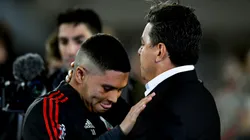 Juan Fernando Quintero junto a Marcelo Gallardo.