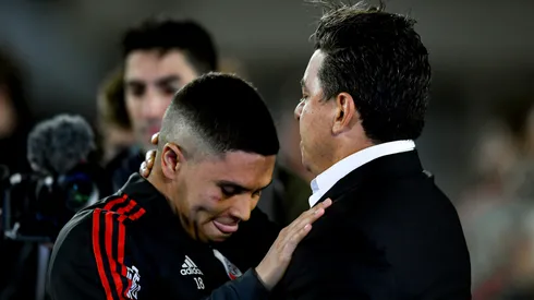 Juan Fernando Quintero junto a Marcelo Gallardo.