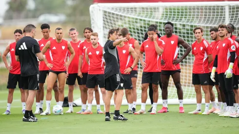 Giovanni Simeone, sin protagonismo en el Napoli de Antonio Conte, podría convertirse en refuerzo del Sevilla de Matías Almeyda.
