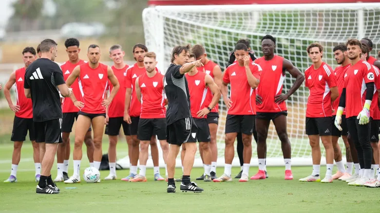 Giovanni Simeone, sin protagonismo en el Napoli de Antonio Conte, podría convertirse en refuerzo del Sevilla de Matías Almeyda.